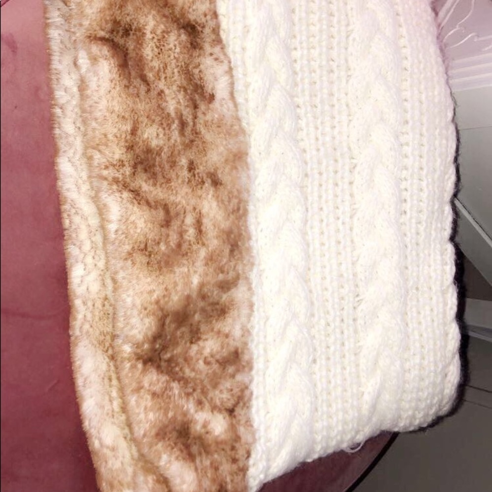 Scarf - Picture 2 of 3